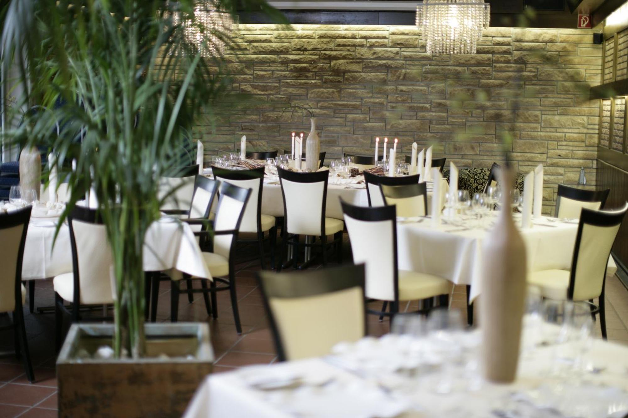 Hotel Akazienhof Дуйсбург Екстериор снимка
