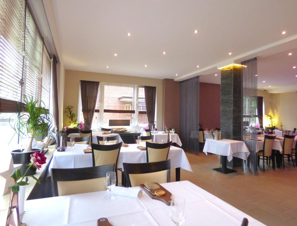 Hotel Akazienhof Дуйсбург Екстериор снимка