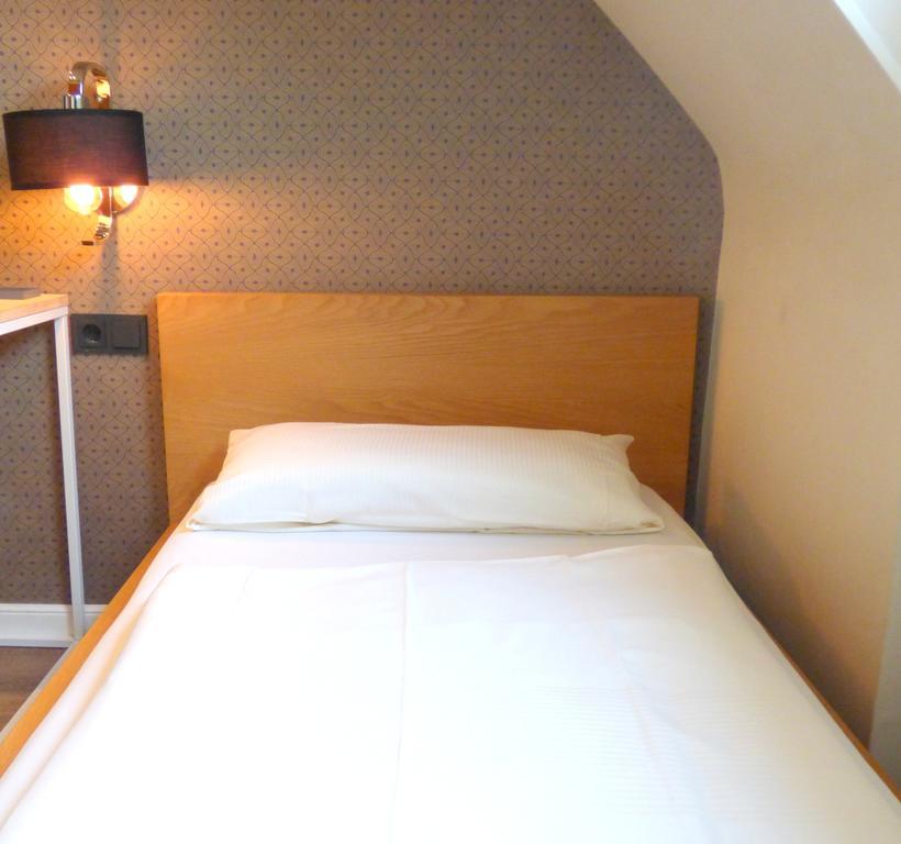 Hotel Akazienhof Дуйсбург Екстериор снимка