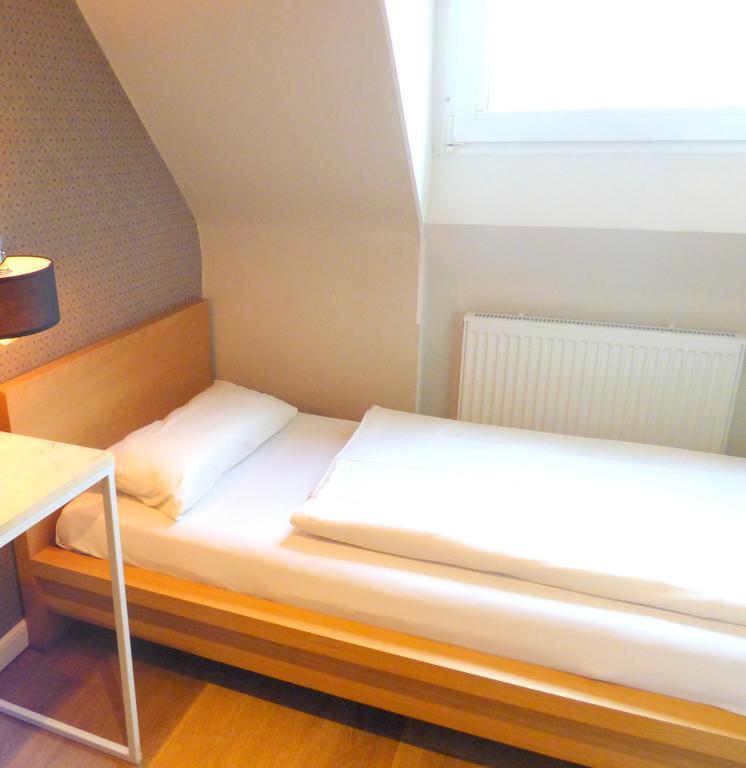 Hotel Akazienhof Дуйсбург Екстериор снимка