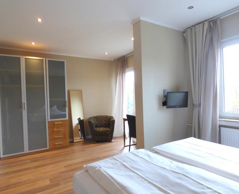 Hotel Akazienhof Дуйсбург Екстериор снимка