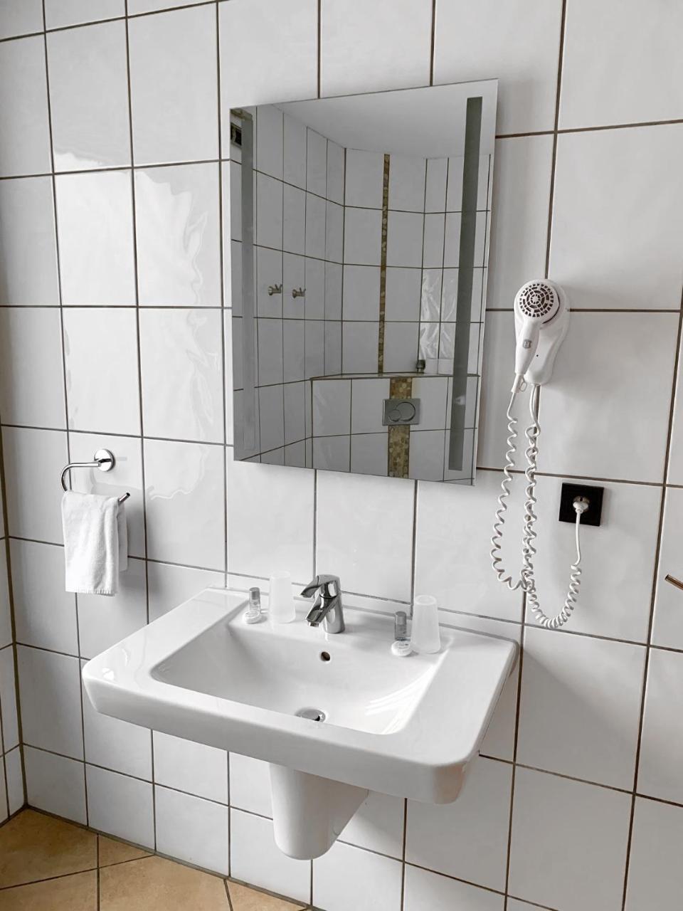 Hotel Akazienhof Дуйсбург Екстериор снимка